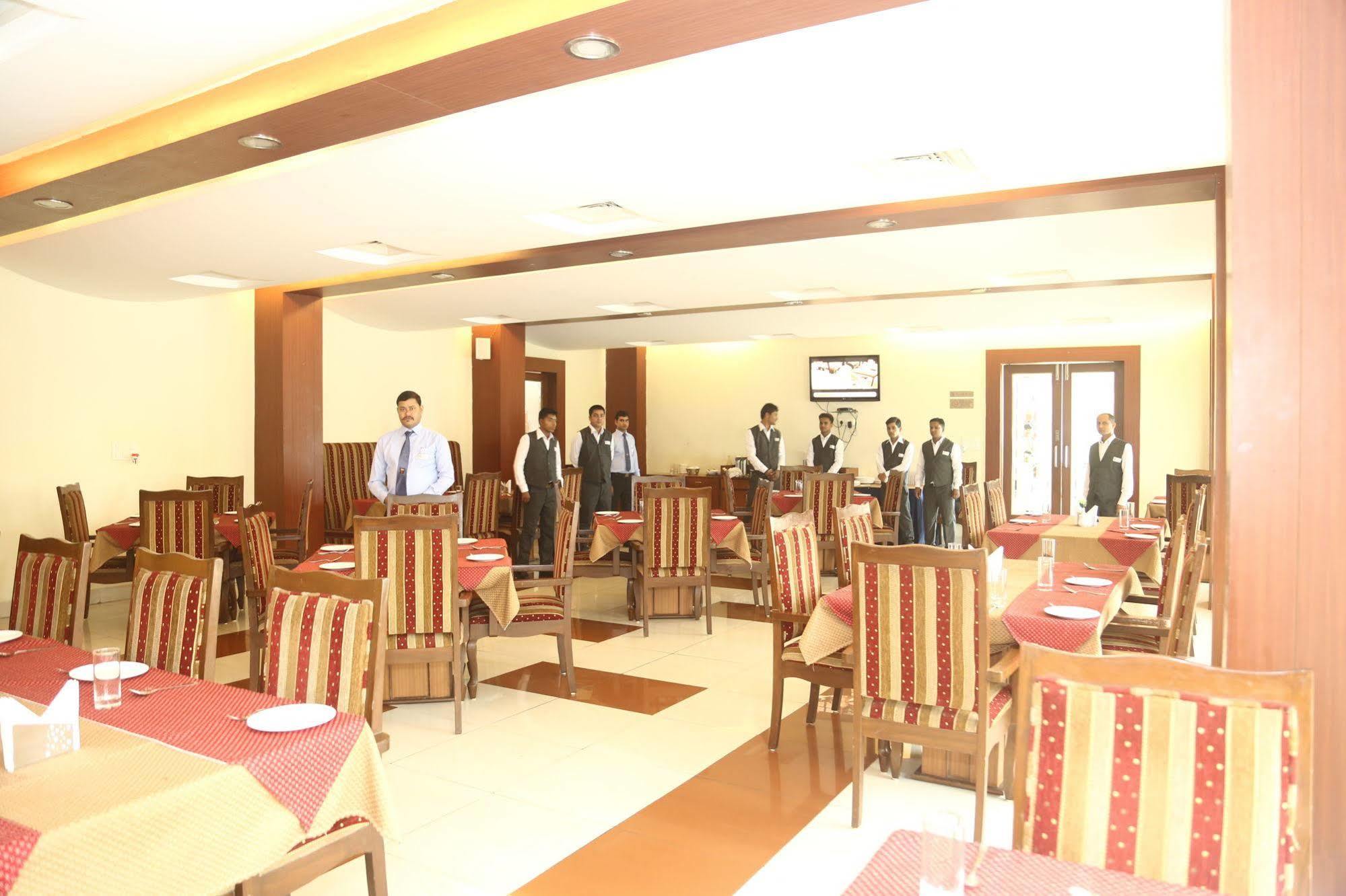 Hotel Raja Bhoj ボーパール エクステリア 写真